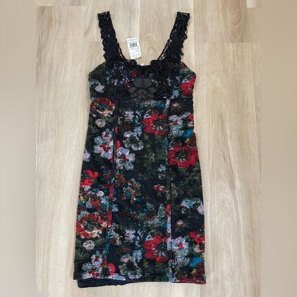 NWT- FREE PEOPLE Floral Tight Fit Dress with Lace Bodice & Straps. Size XS - Picture 1 of 12